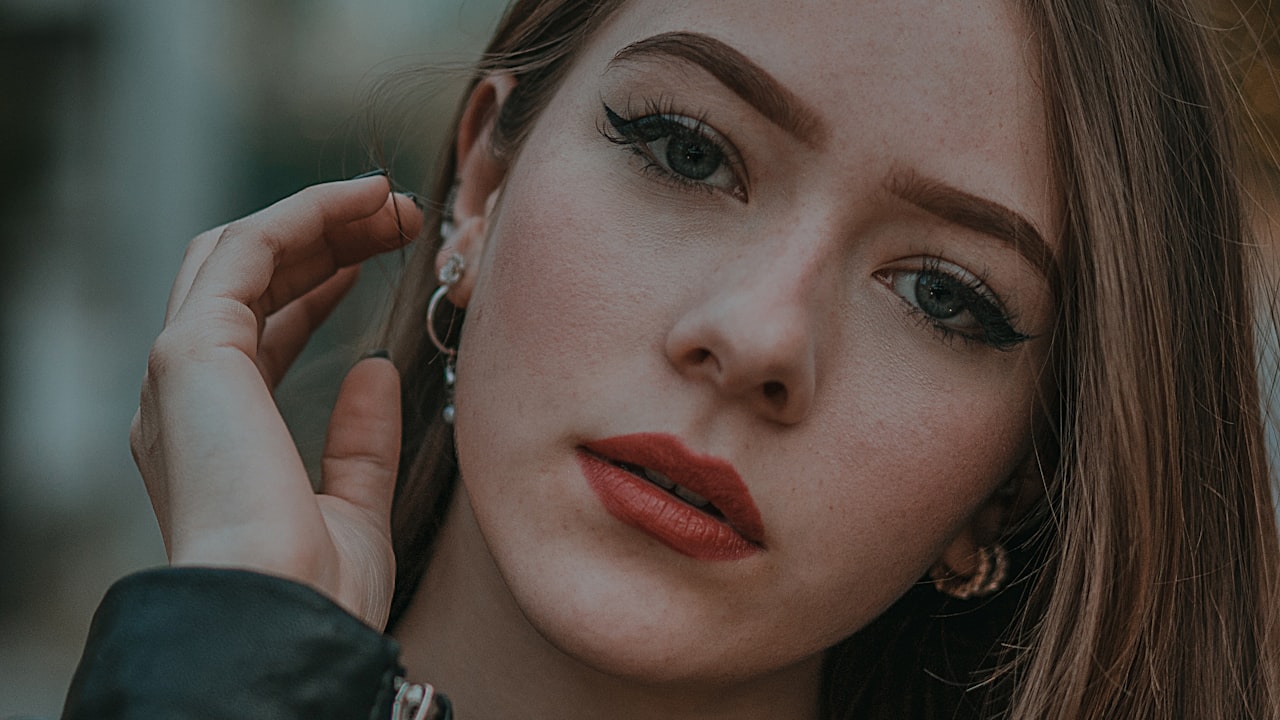 Tinted Lip Balm vs Lip Gloss: Exploring Two Lightweight and Hydrating Lipstick Options