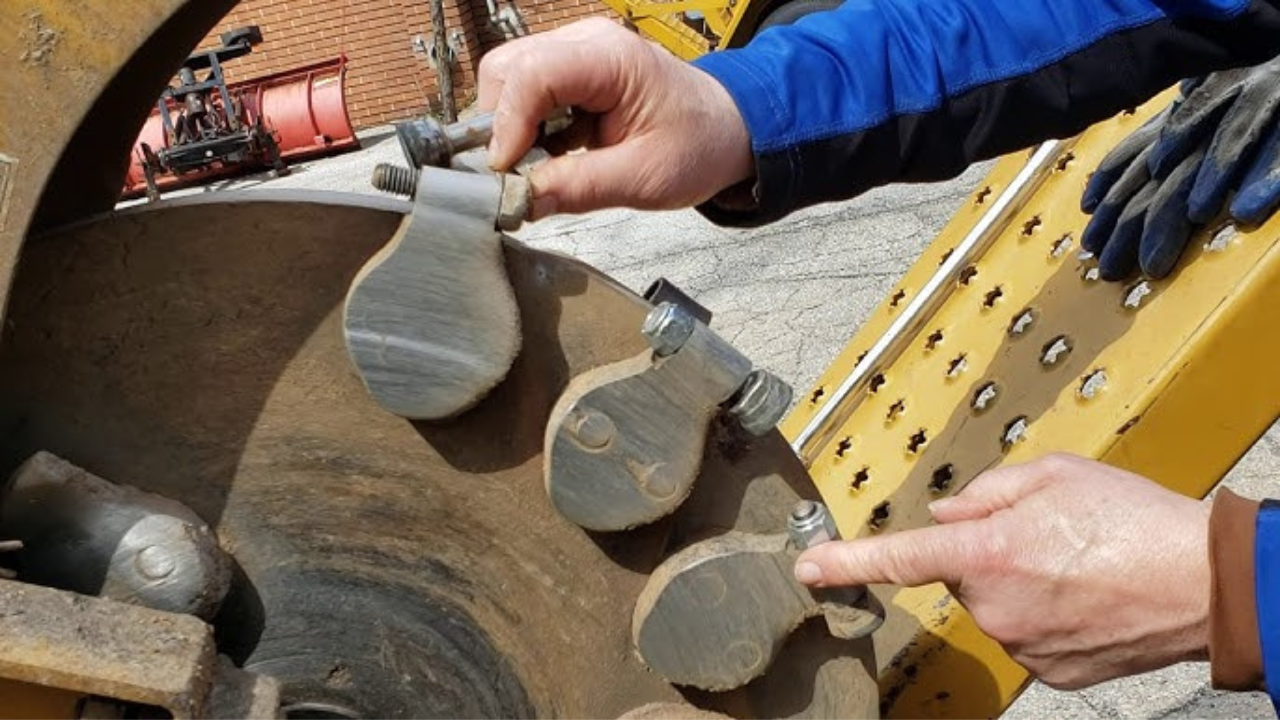 How to Properly Install Stump Grinder Teeth and Pockets